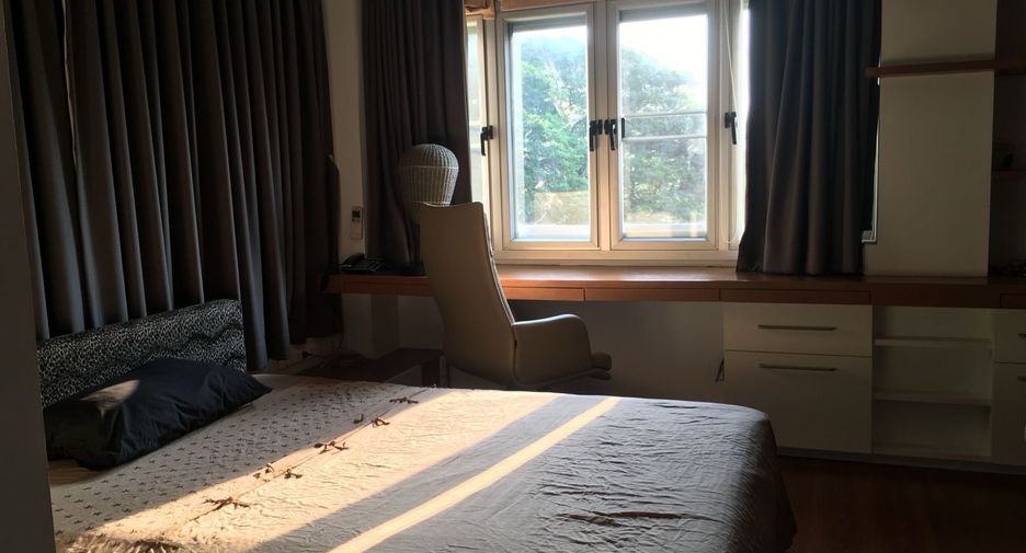 For rent 2 bedrooms condo in Pathum Wan, Bangkok