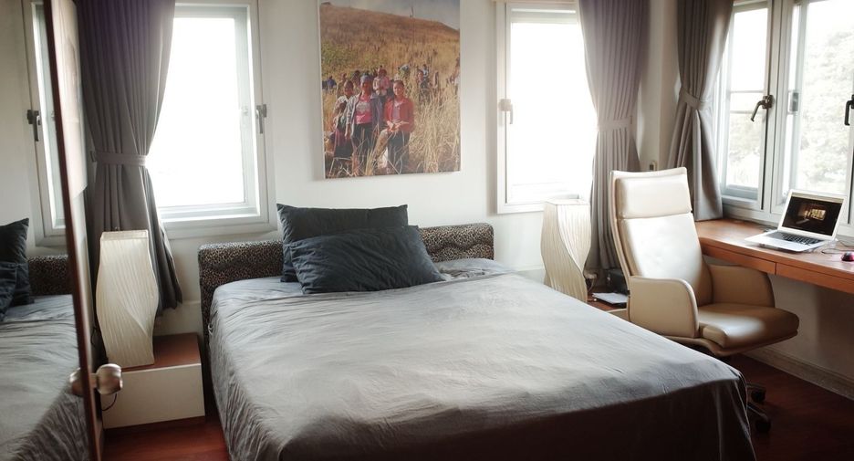 For rent 2 bedrooms condo in Pathum Wan, Bangkok