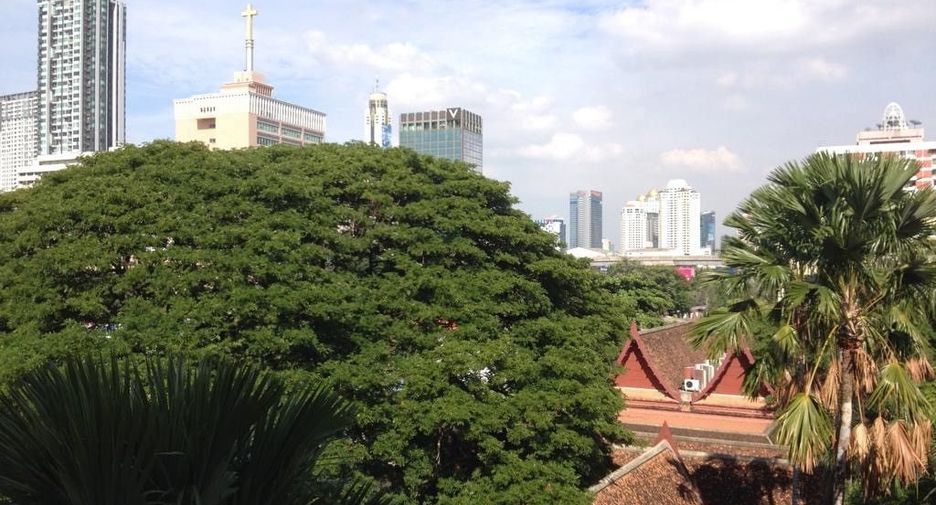 For rent 2 bedrooms condo in Pathum Wan, Bangkok
