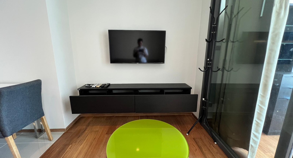 For sale 1 bed condo in Khlong Toei, Bangkok