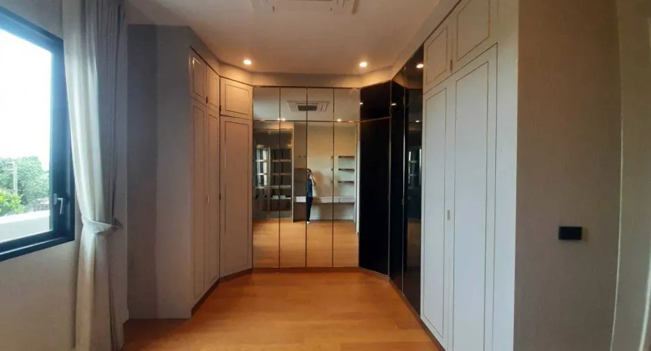 For rent 6 bedrooms house in Saphan Sung, Bangkok