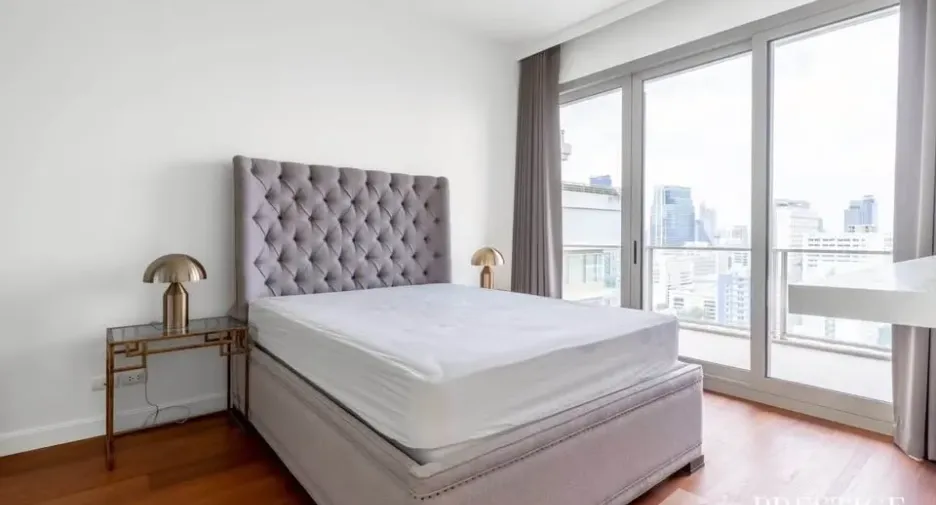Condo en alquiler de 2 habitaciones en Pathum Wan, Bangkok