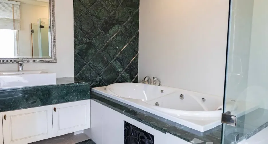 For rent 4 bedrooms villa in Jomtien, Pattaya