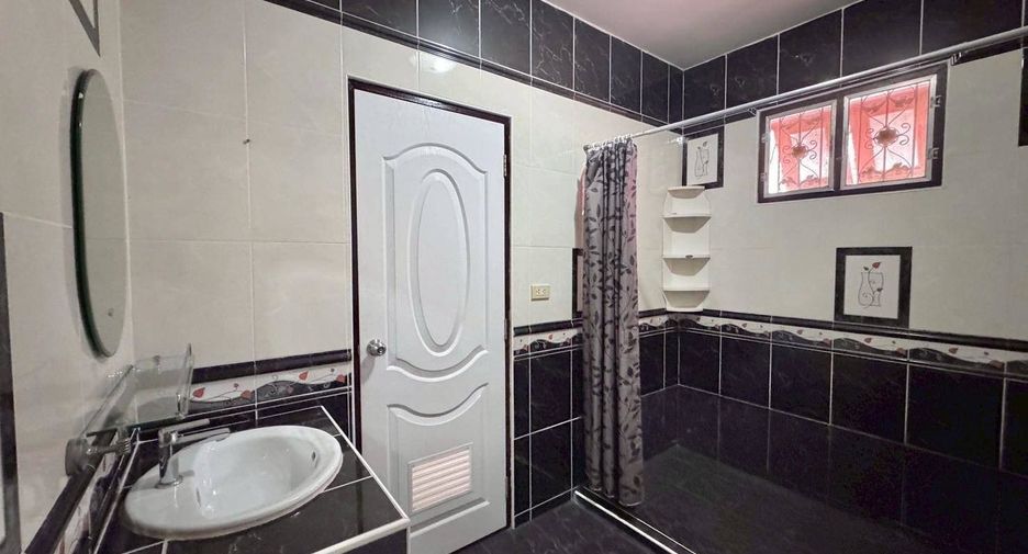 For rent 3 bedrooms house in Bang Lamung, Chonburi
