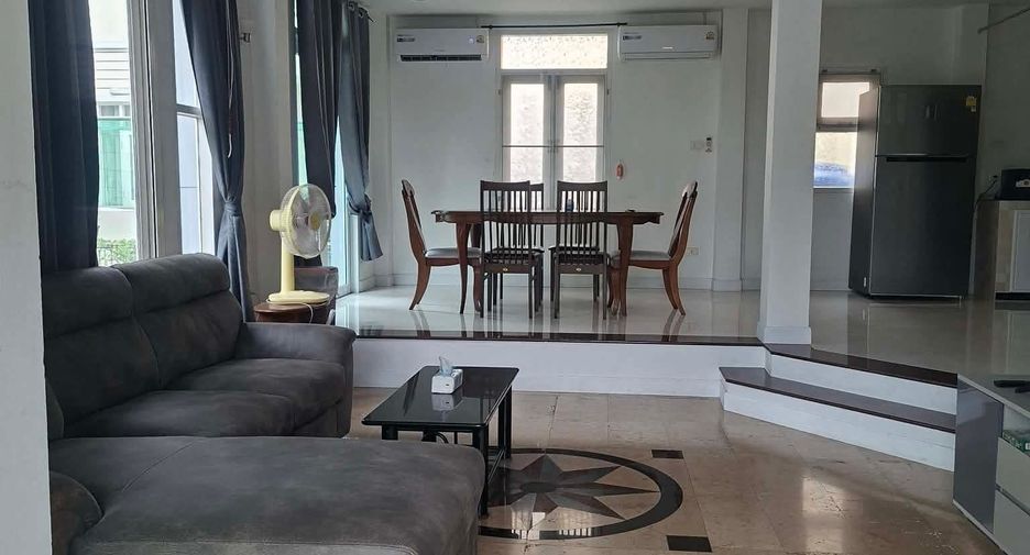 Casa en alquiler de 3 habitaciones en Jomtien, Pattaya