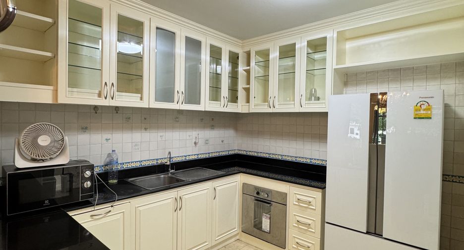For rent 3 bedrooms house in Lat Krabang, Bangkok
