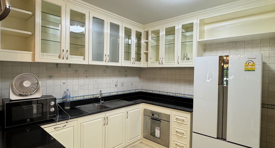 For rent 3 bedrooms house in Lat Krabang, Bangkok