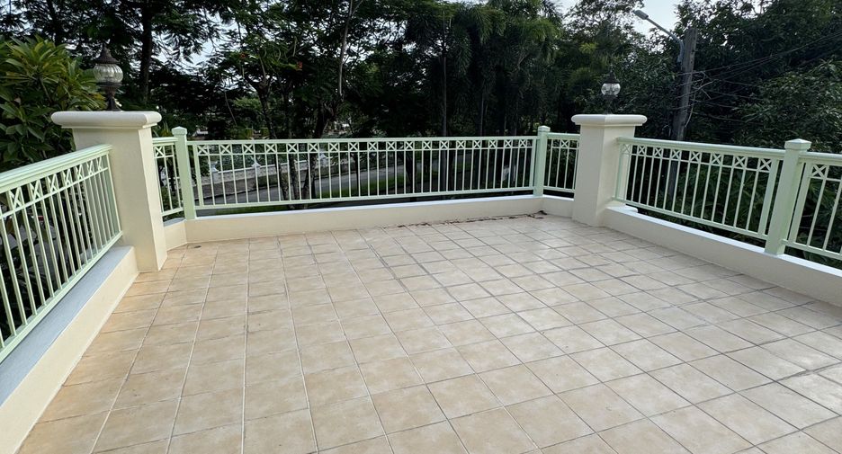 For rent 3 bedrooms house in Lat Krabang, Bangkok