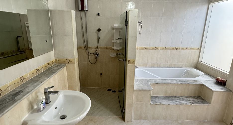 For rent 3 bedrooms house in Lat Krabang, Bangkok