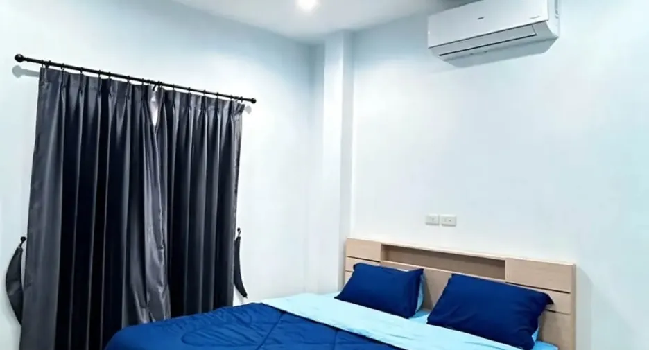 For rent 4 bedrooms house in Saraphi, Chiang Mai