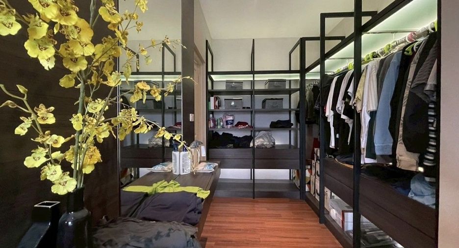 For sale 4 bedrooms house in Sai Mai, Bangkok