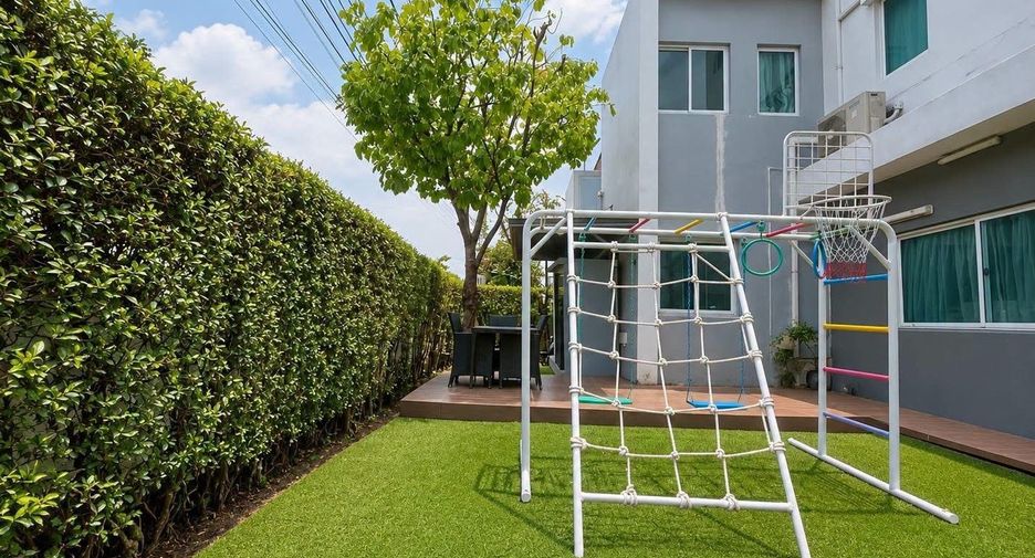 For sale 4 bedrooms house in Sai Mai, Bangkok