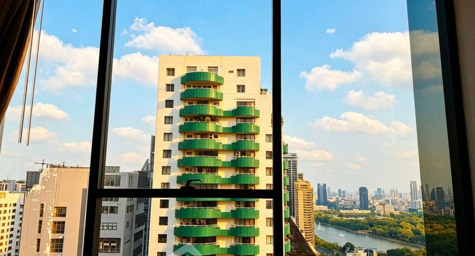 For rent 3 bedrooms condo in Khlong Toei, Bangkok