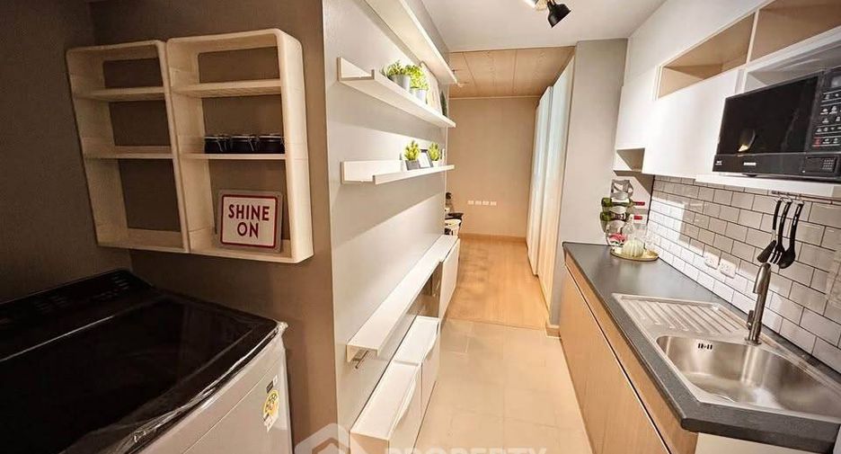 Wohnung zur Miete mit 3 Zimmer in Huai Khwang, Bangkok
