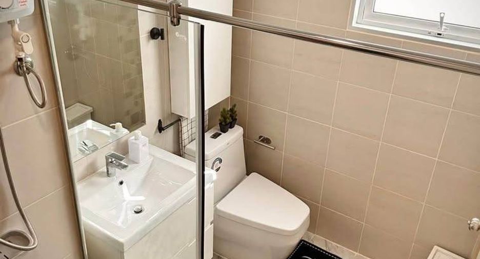 Wohnung zur Miete mit 3 Zimmer in Huai Khwang, Bangkok