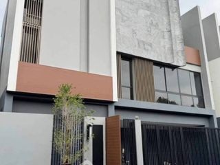 For rent 3 bedrooms house in Bang Kapi, Bangkok