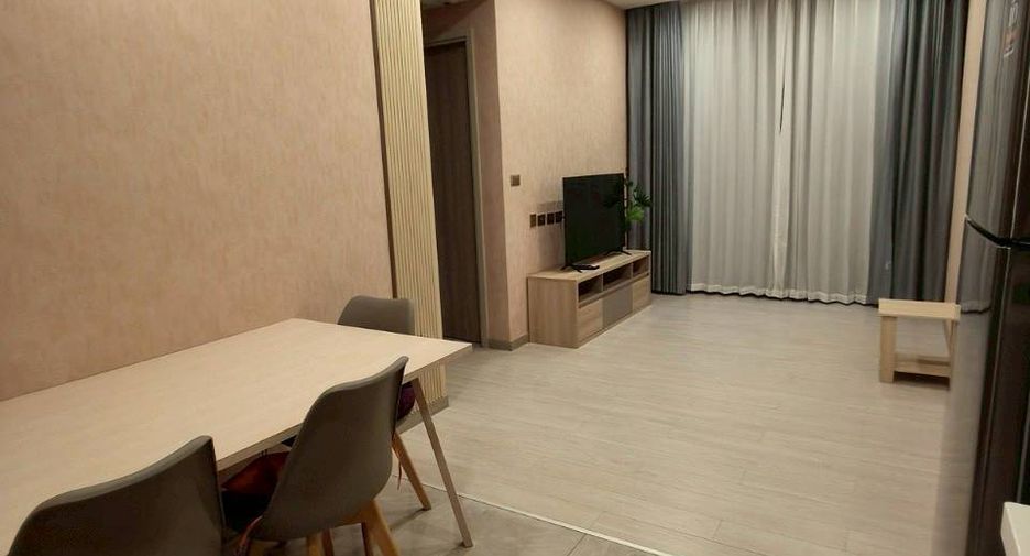 Condo en alquiler de 2 habitaciones en Huai Khwang, Bangkok