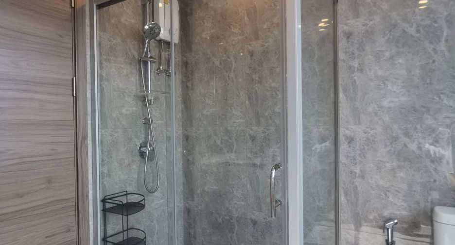 For sale 2 bedrooms condo in Huai Khwang, Bangkok