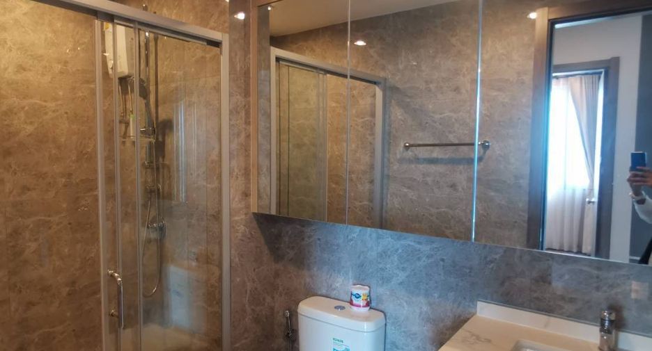 For sale 2 bedrooms condo in Huai Khwang, Bangkok