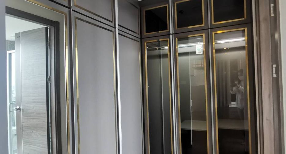 For sale 2 bedrooms condo in Huai Khwang, Bangkok