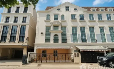 For sale 4 bedrooms townhouse in Bang Kho Laem, Bangkok