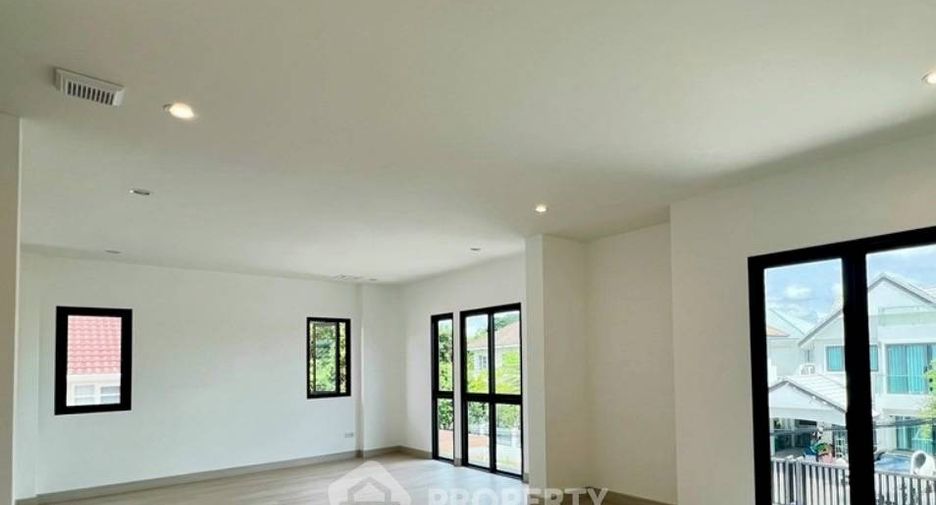 For sale 4 bedrooms house in Sai Mai, Bangkok