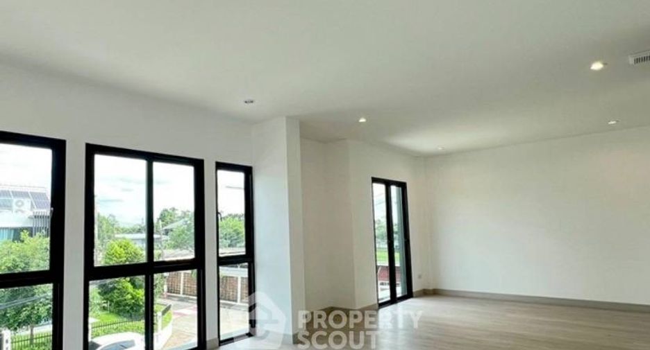 For sale 4 bedrooms house in Sai Mai, Bangkok