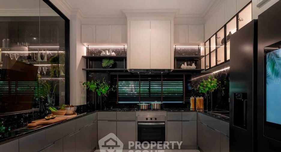 Casa en venta de 4 habitaciones en Taling Chan, Bangkok