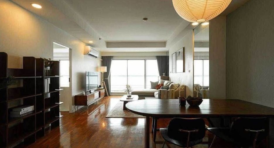 For rent 2 bedrooms condo in Yan Nawa, Bangkok