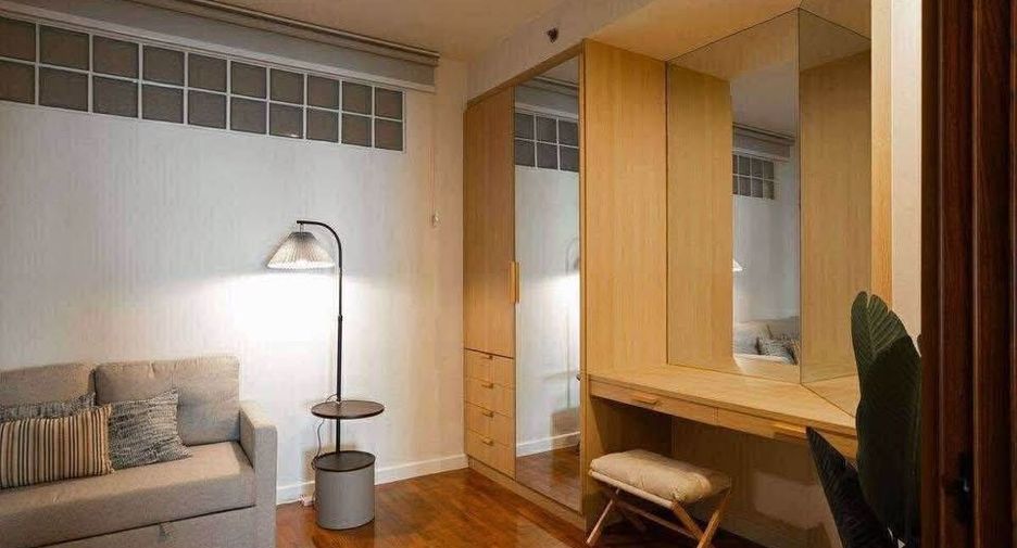 For rent 2 bedrooms condo in Yan Nawa, Bangkok
