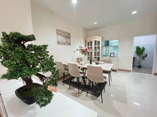 For sale 4 bedrooms townhouse in Yan Nawa, Bangkok