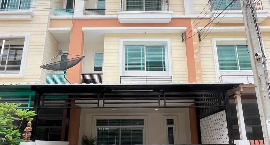 For sale 4 bedrooms townhouse in Yan Nawa, Bangkok