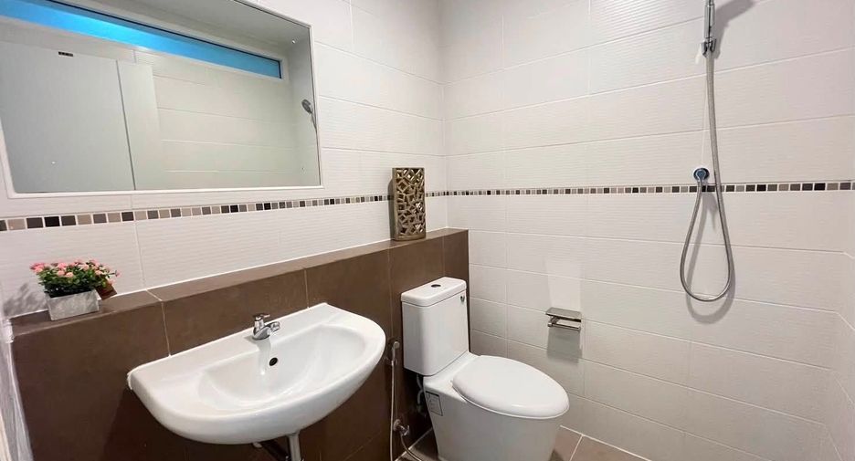 For sale 4 bedrooms townhouse in Yan Nawa, Bangkok