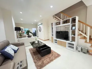 For sale 4 bedrooms townhouse in Yan Nawa, Bangkok
