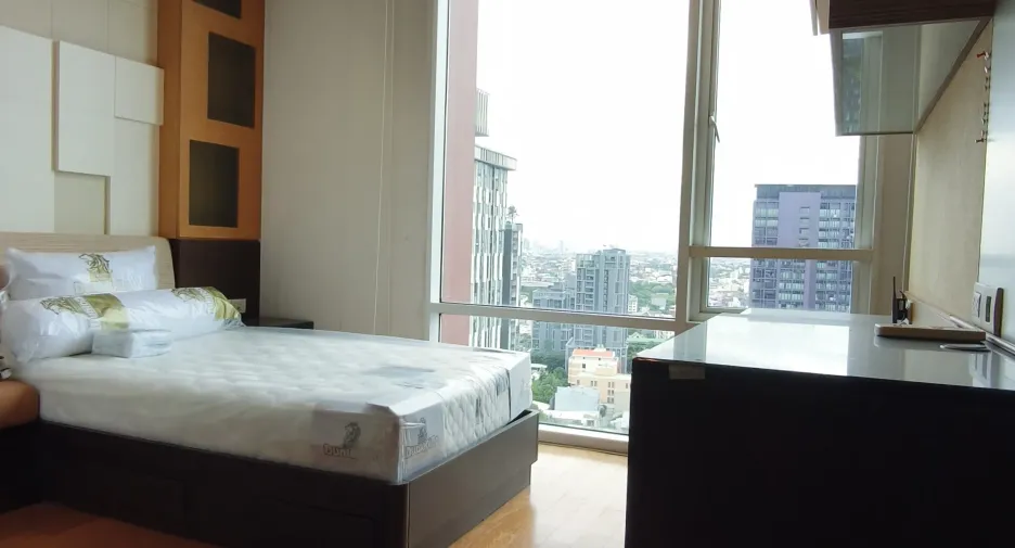 For sale 3 bedrooms condo in Khlong Toei, Bangkok