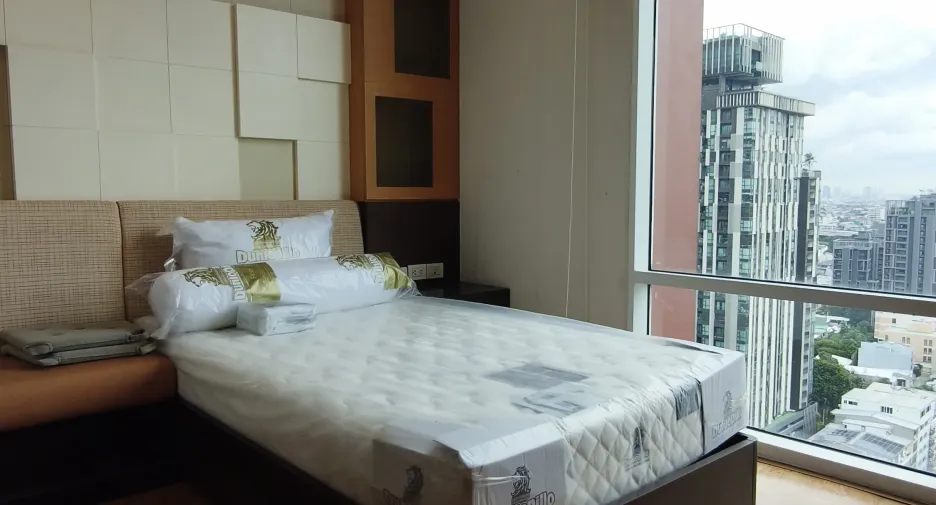 For sale 3 bedrooms condo in Khlong Toei, Bangkok