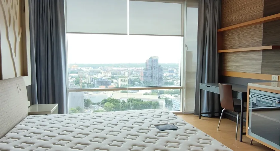 For sale 3 bedrooms condo in Khlong Toei, Bangkok