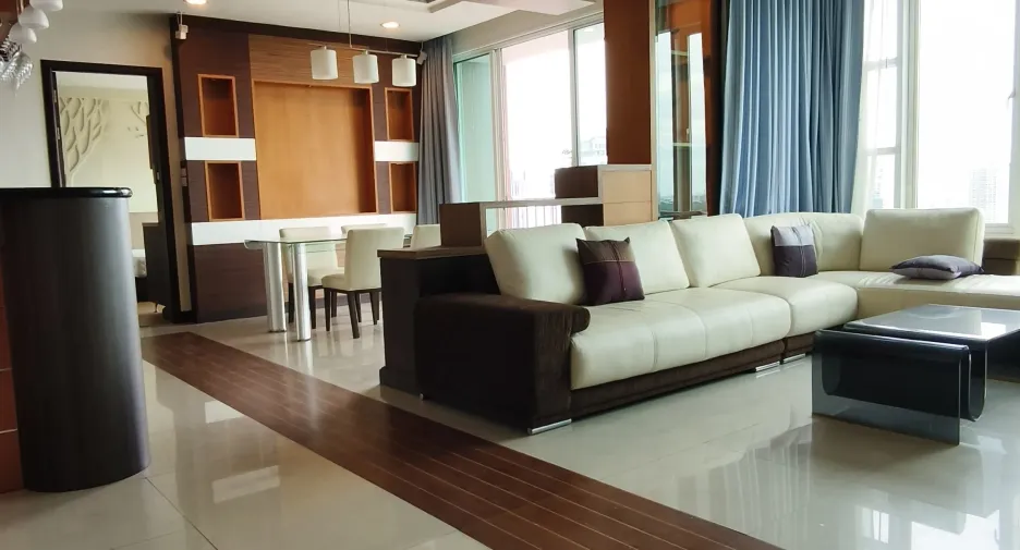 For sale 3 bedrooms condo in Khlong Toei, Bangkok