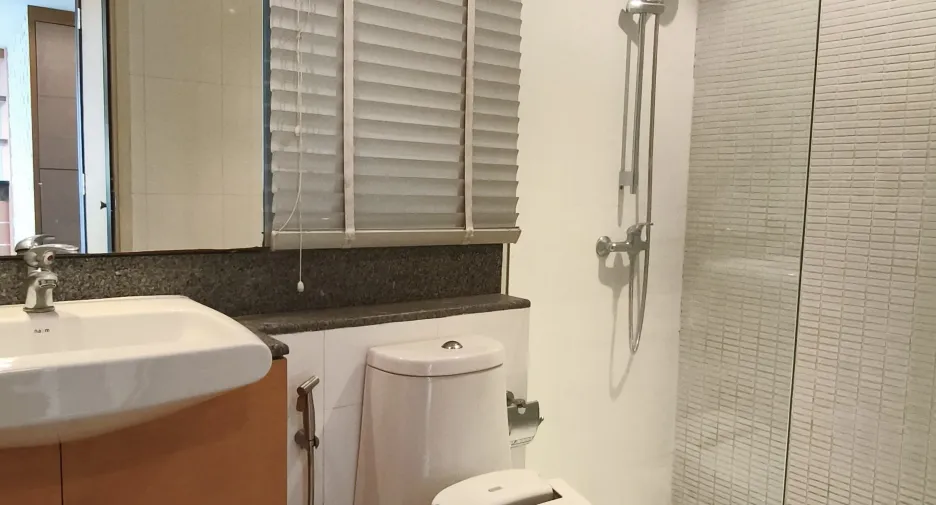 For sale 3 bedrooms condo in Khlong Toei, Bangkok