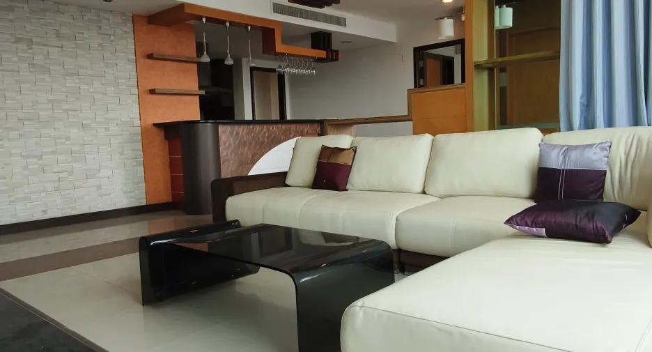 For sale 3 bedrooms condo in Khlong Toei, Bangkok