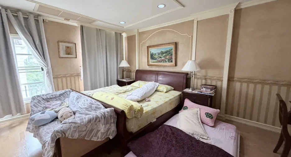 For sale 4 bedrooms townhouse in Bang Kho Laem, Bangkok