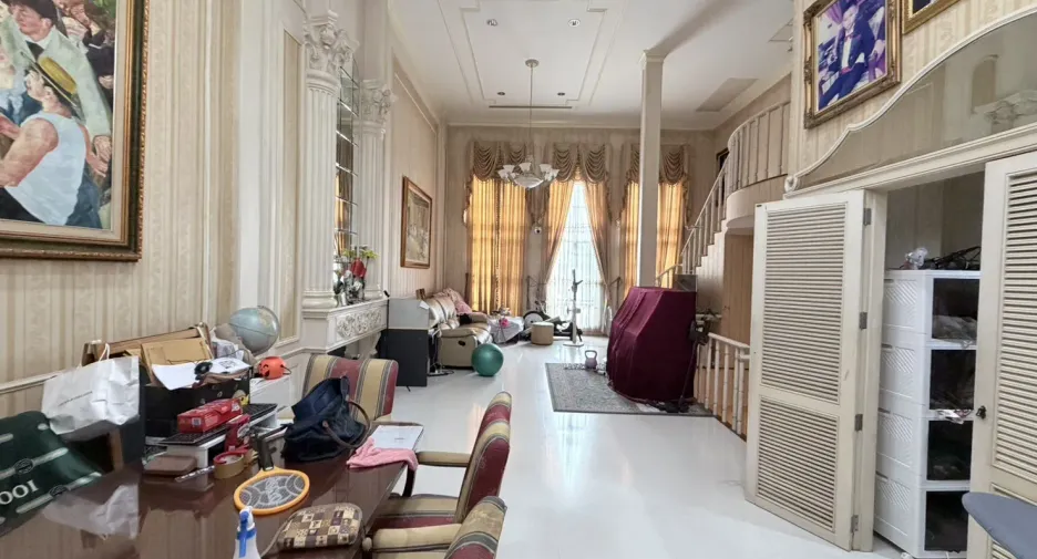 For sale 4 bedrooms townhouse in Bang Kho Laem, Bangkok