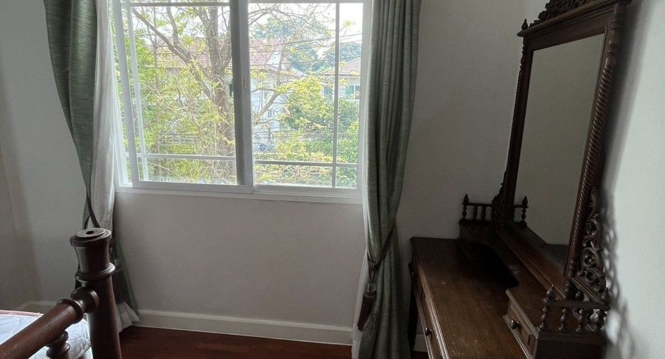For rent 4 bedrooms house in Mueang Chiang Mai, Chiang Mai