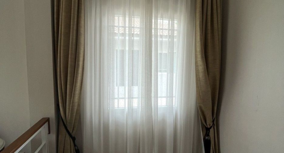 For rent 4 bedrooms house in Mueang Chiang Mai, Chiang Mai