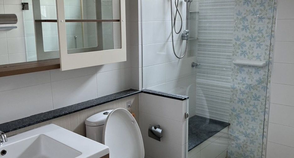 For rent 4 bedrooms house in Mueang Chiang Mai, Chiang Mai