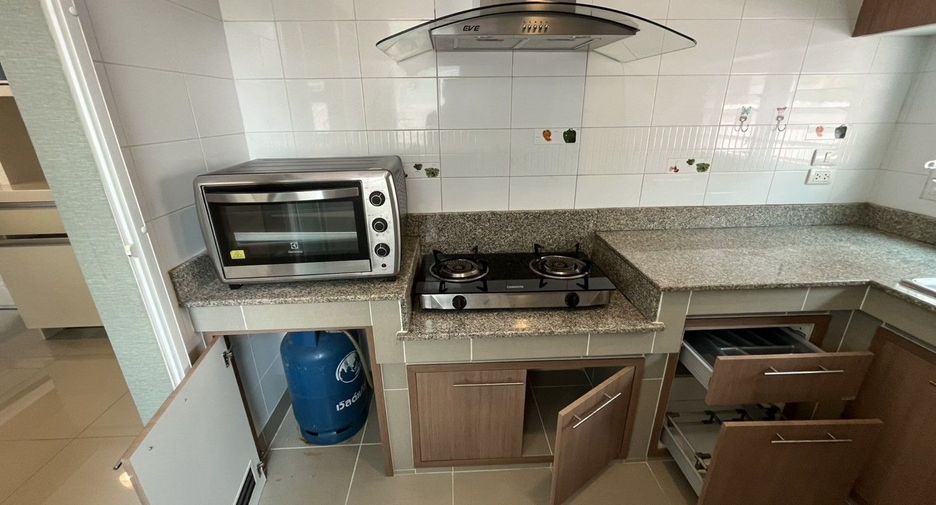 For rent 4 bedrooms house in Mueang Chiang Mai, Chiang Mai