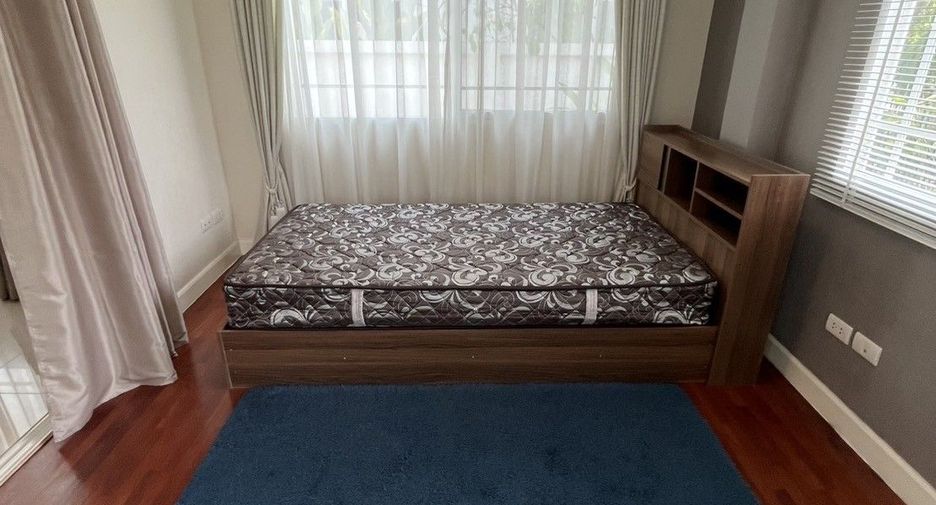 For rent 4 bedrooms house in Mueang Chiang Mai, Chiang Mai