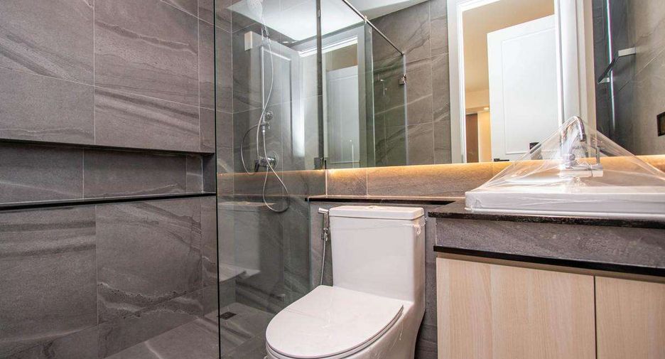 For rent 4 bedrooms house in Saraphi, Chiang Mai