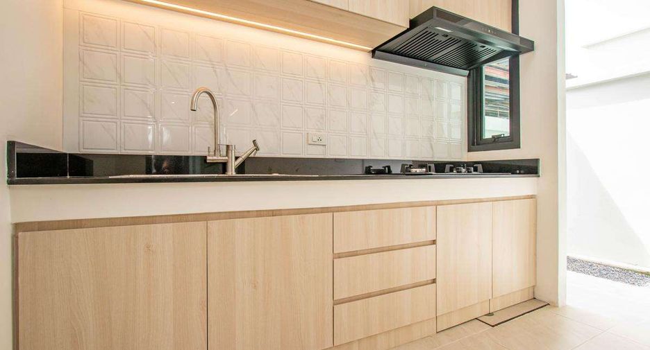 For rent 4 bedrooms house in Saraphi, Chiang Mai