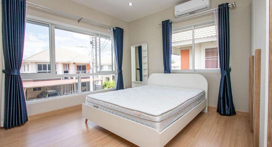 For rent 3 bedrooms house in San Kamphaeng, Chiang Mai